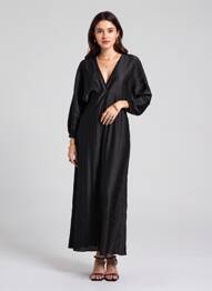 Rochie lungă croială cambrată mâneci 3/4 negru SENES femeie