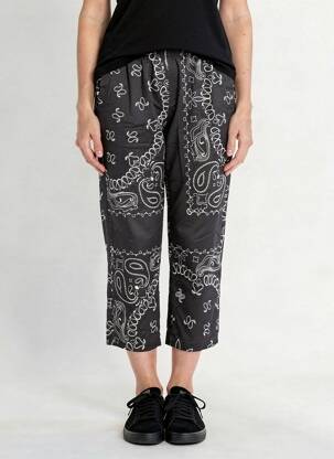 Pantalon trei sferturi croială dreaptă mărime normală negru AROMA femeie