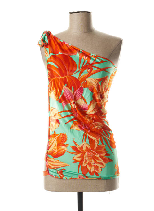 Top portocaliu VERSUS femeie