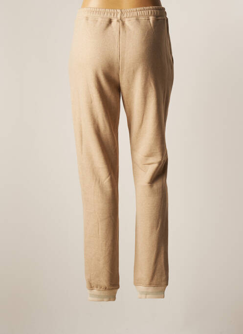 Trening bej VITAMINA femeie