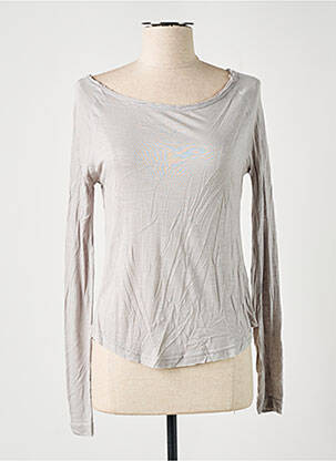 Top gri RED + femeie