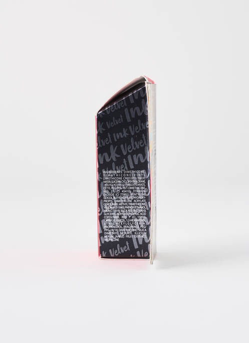 Machiaj pentru buze roz PERIPERA femeie