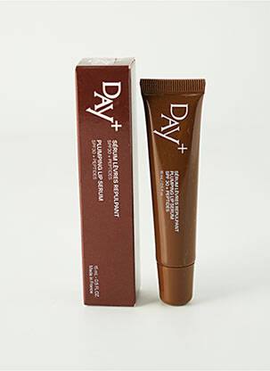 Machiaj pentru buze maro DAY + femeie