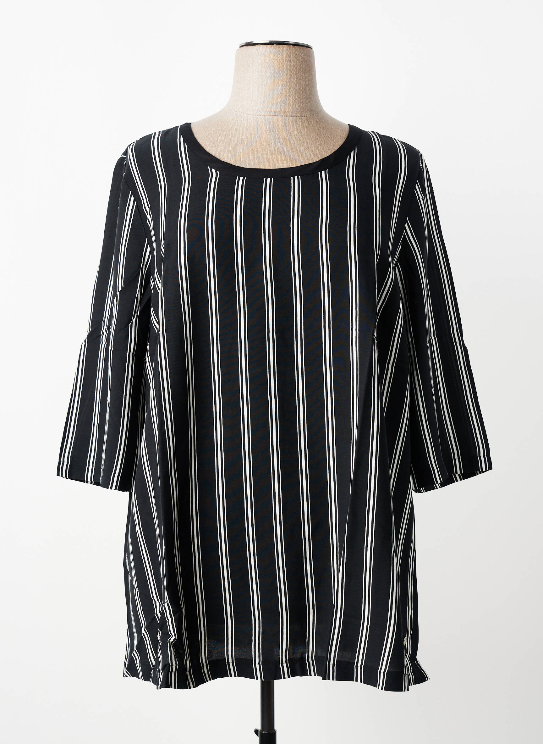 Top guler rotund mâneci 3/4 negru SHEEGO femeie