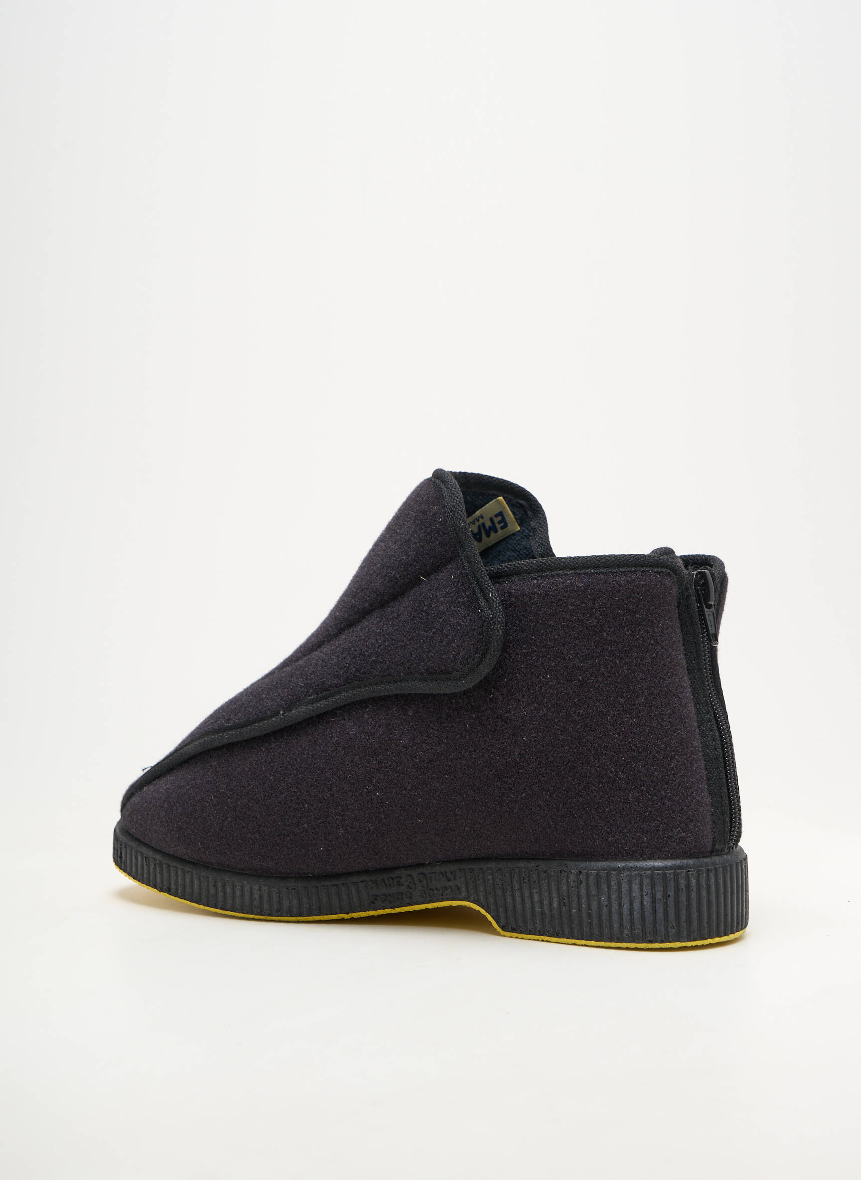 Papuci/pantofi de casă închidere cu arici vârf rotund negru EMANUELA unisex