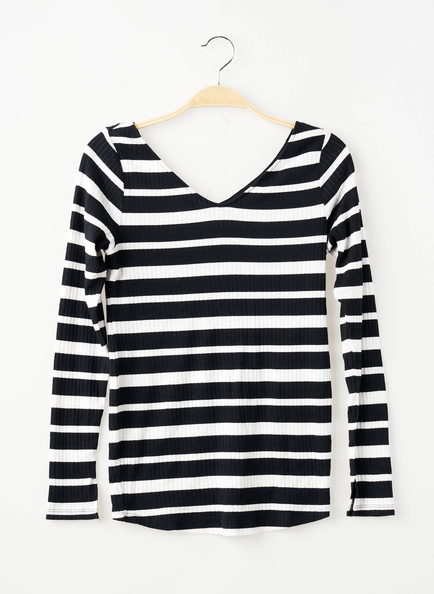 Tricou / top maternitate guler în v negru H&M femeie