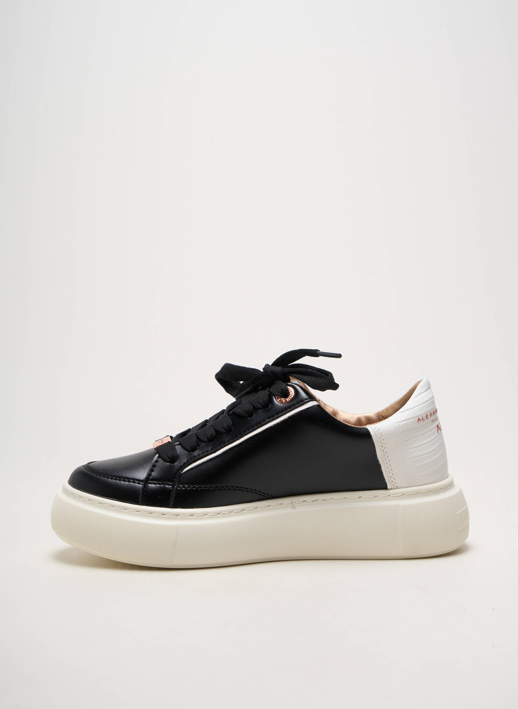 Adidași material neted toc plat până la 3 cm negru ALEXANDER SMITH femeie