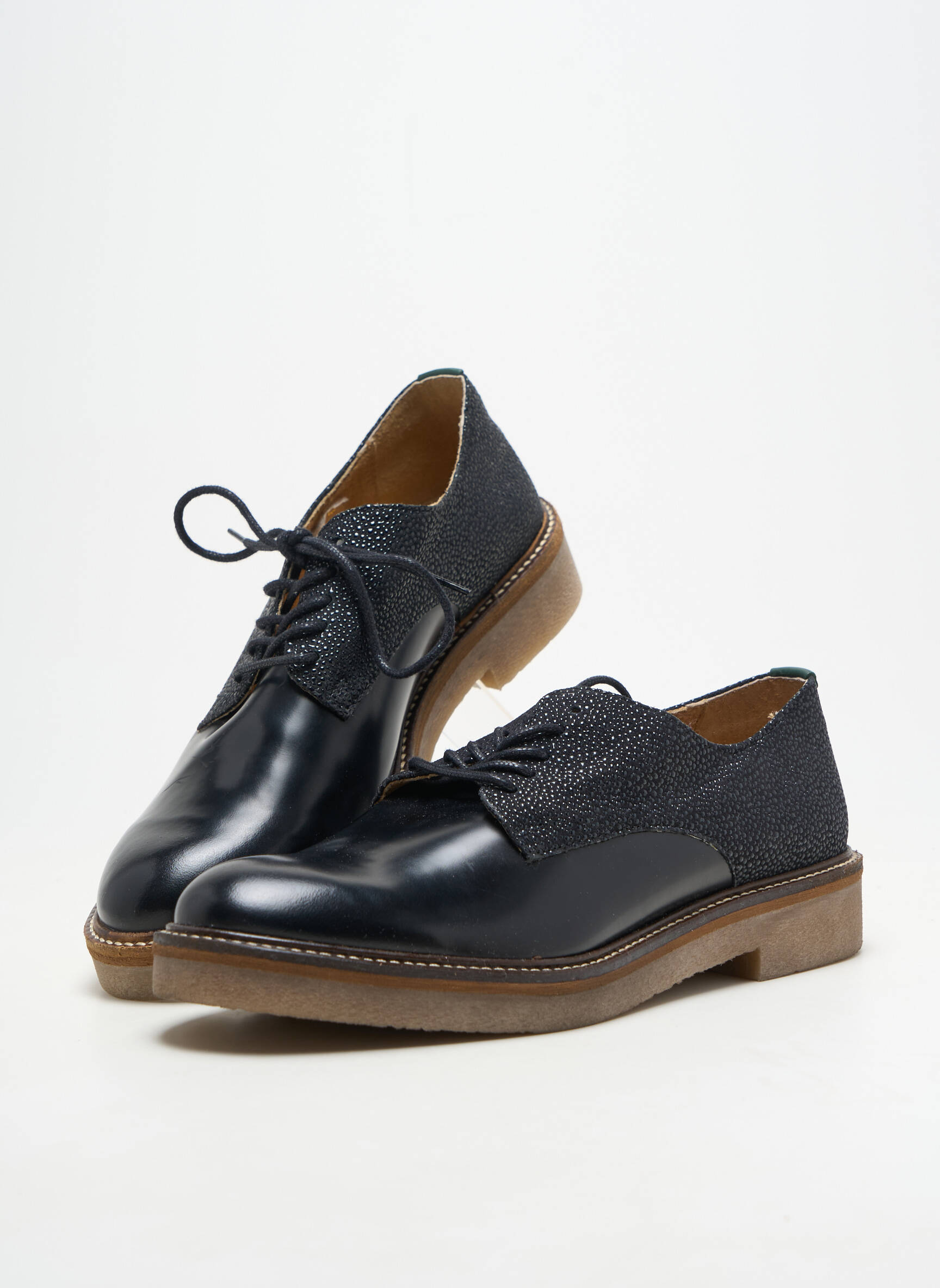 Derby-uri material neted toc plat până la 3 cm negru KICKERS femeie