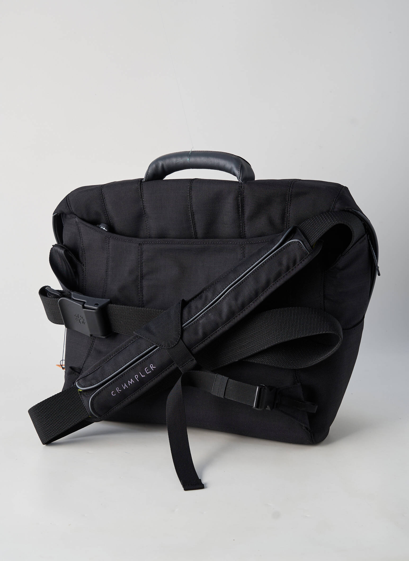 Geantă căptușeală textilă negru CRUMPLER bărbat