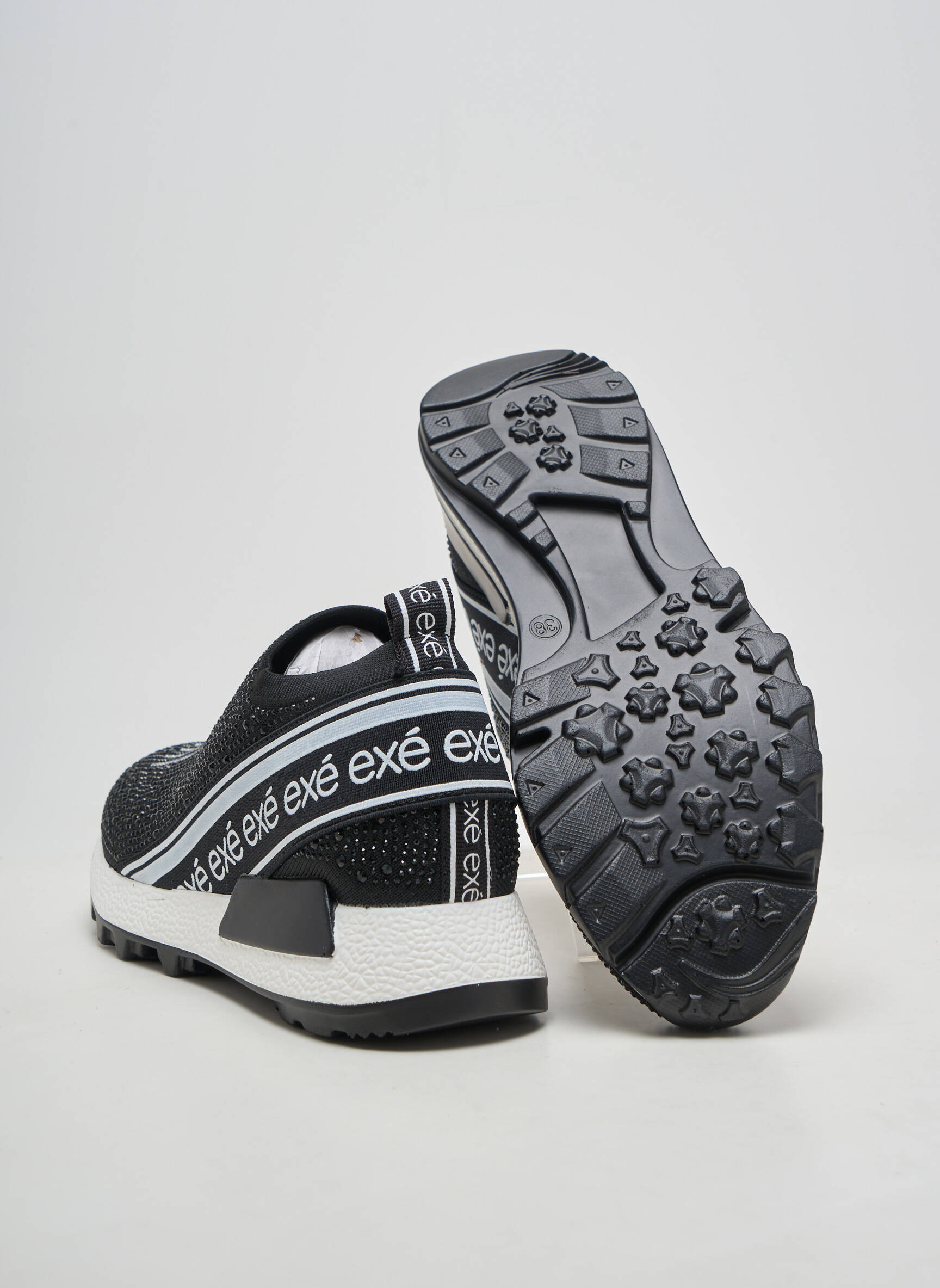 Adidași închidere elastică toc plat până la 3 cm negru EXÉ femeie