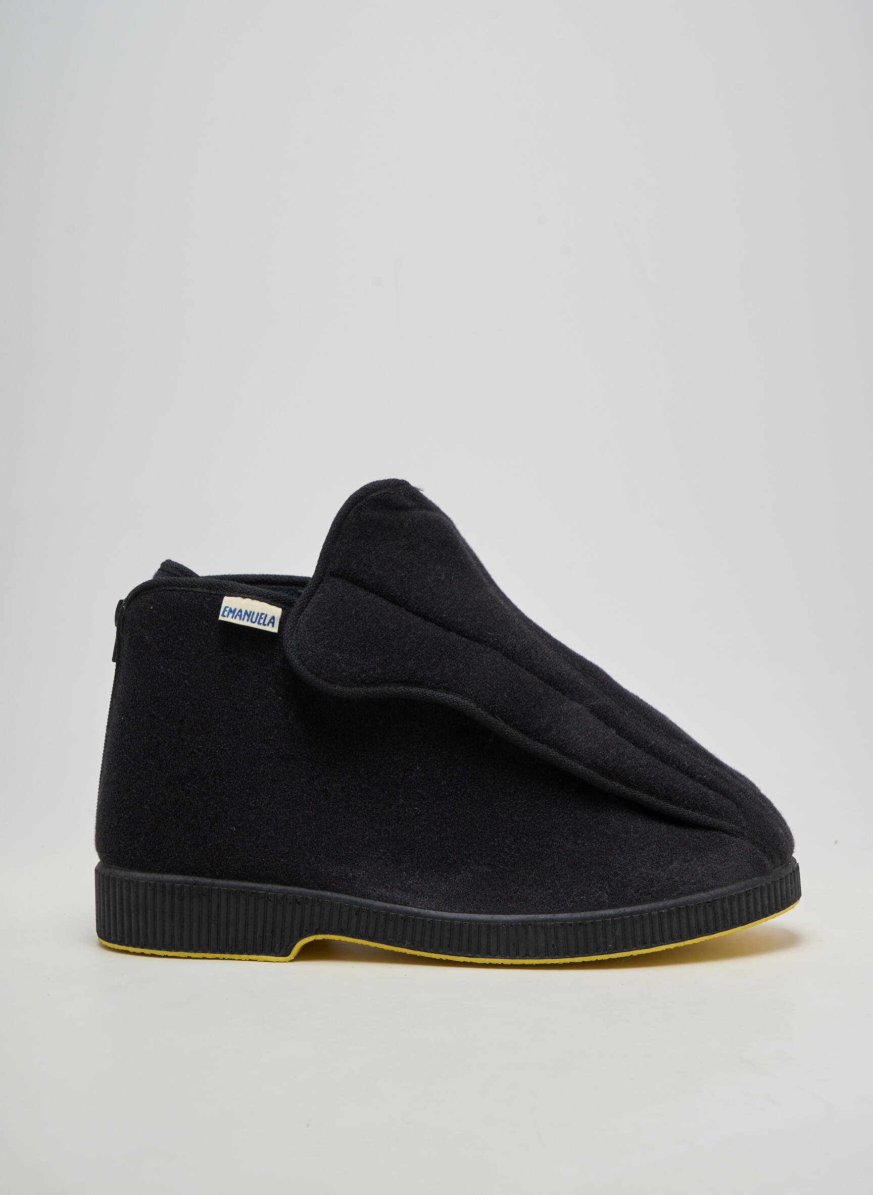 Papuci/pantofi de casă închidere cu arici vârf rotund negru EMANUELA unisex