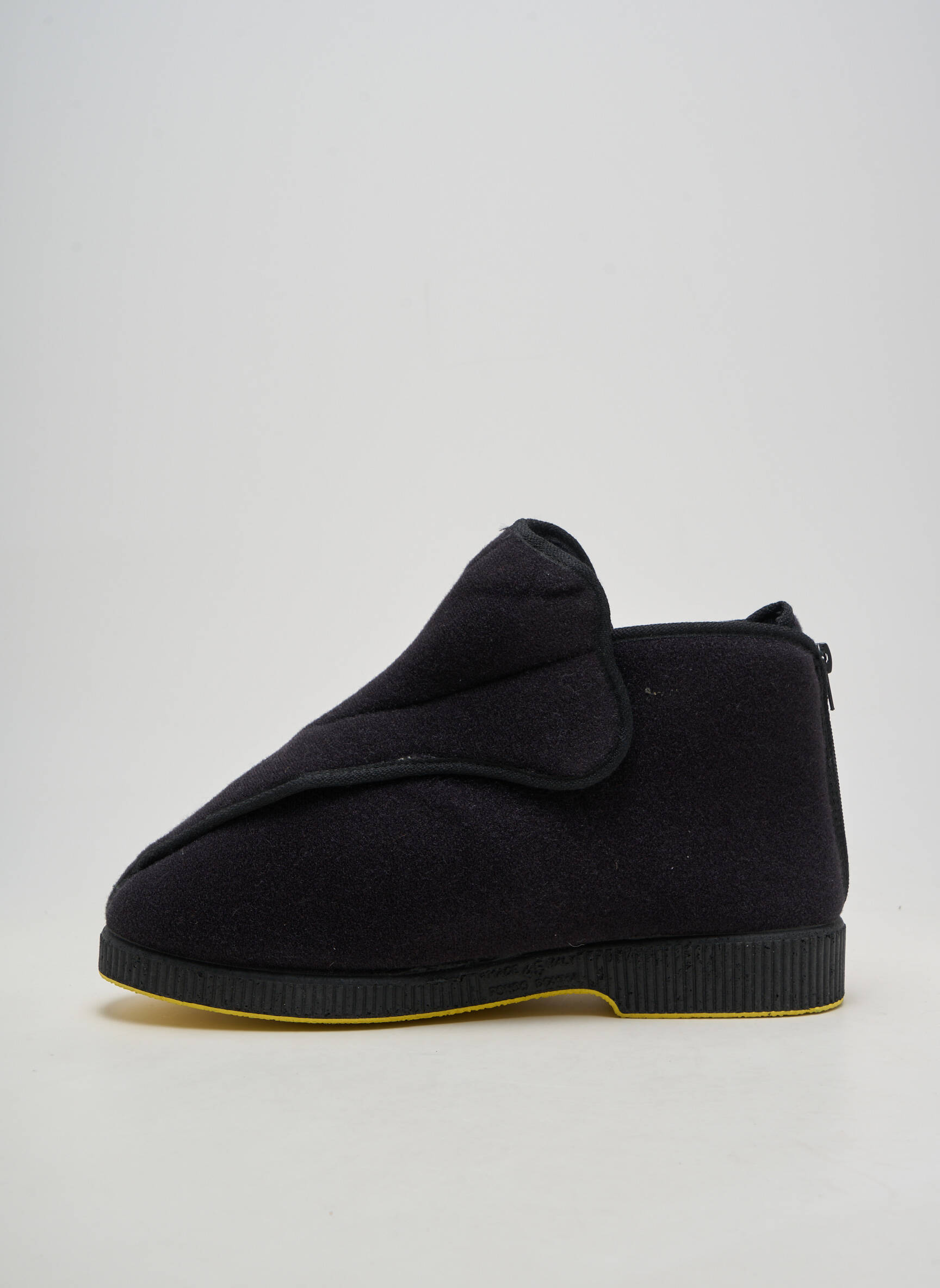 Papuci/pantofi de casă închidere cu arici vârf rotund negru EMANUELA unisex