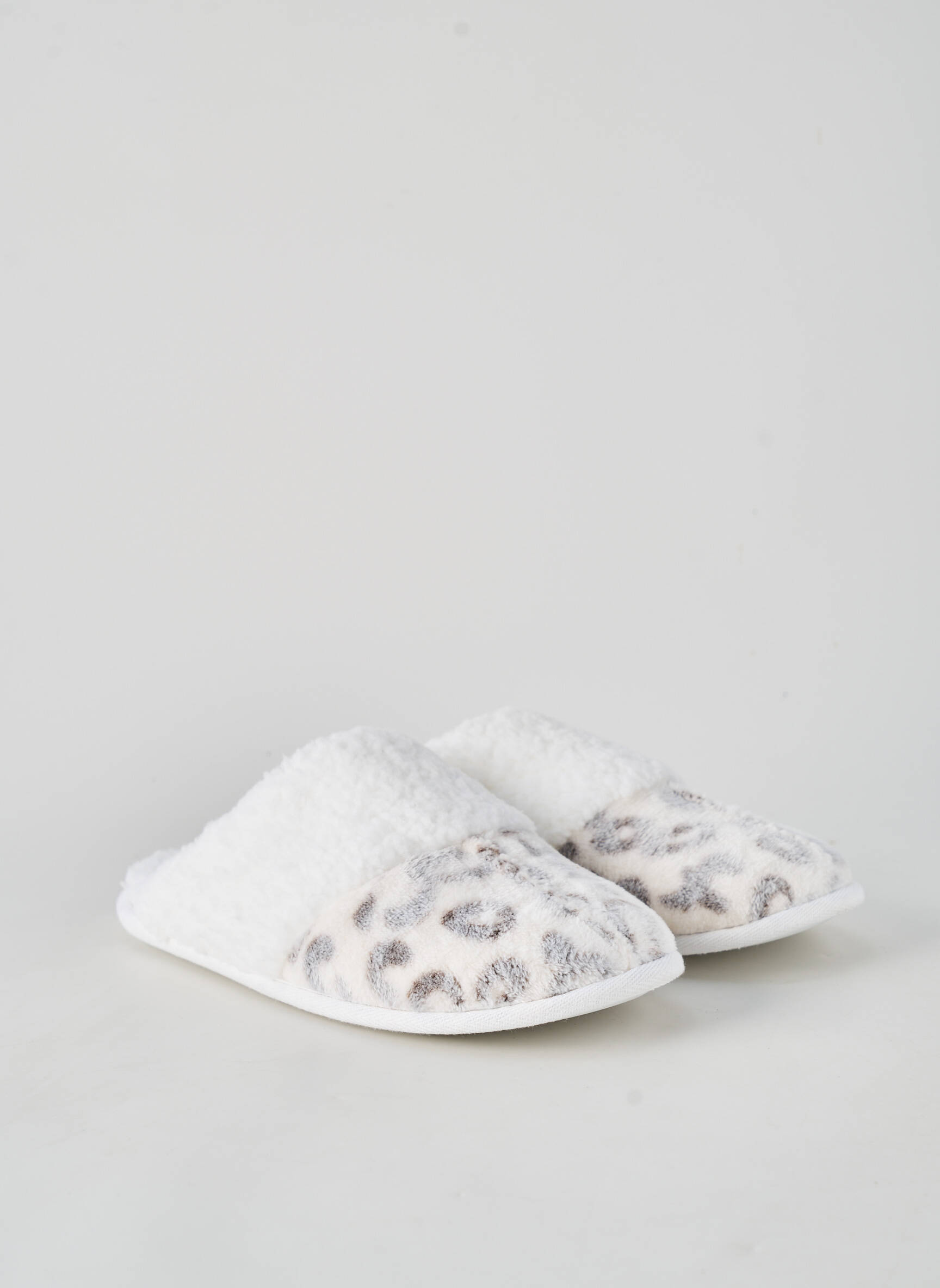 Papuci/pantofi de casă vârf rotund toc plat până la 3 cm alb MASSANA femeie