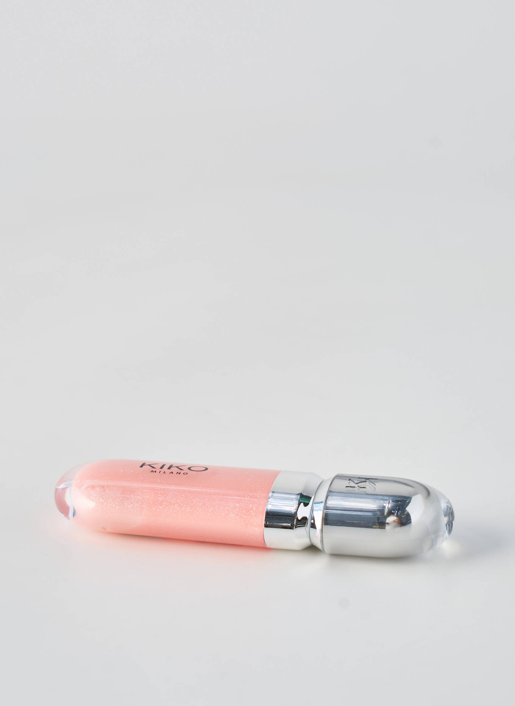 Machiaj pentru buze  luciu roz KIKO femeie