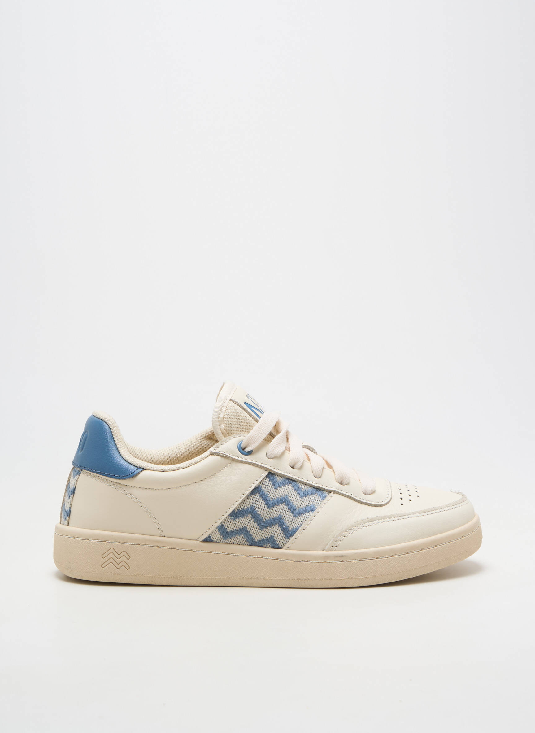 Adidași material neted toc plat până la 3 cm alb N'GO femeie