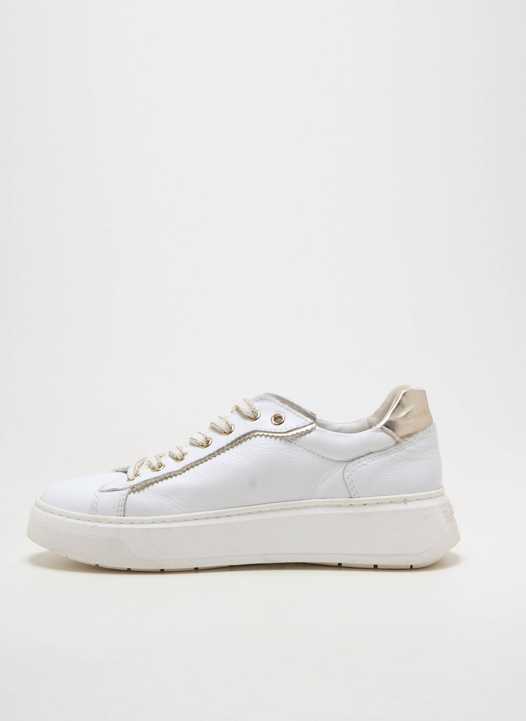 Adidași material neted toc plat până la 3 cm alb NERO GIARDINI femeie
