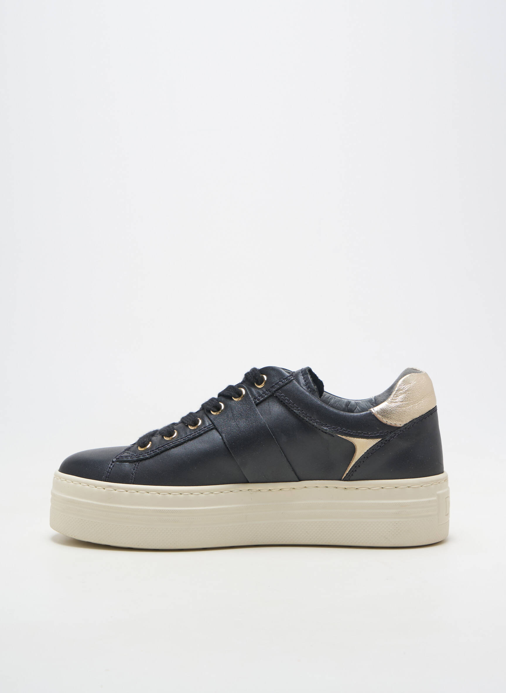 Adidași material neted toc plat până la 3 cm negru NERO GIARDINI femeie