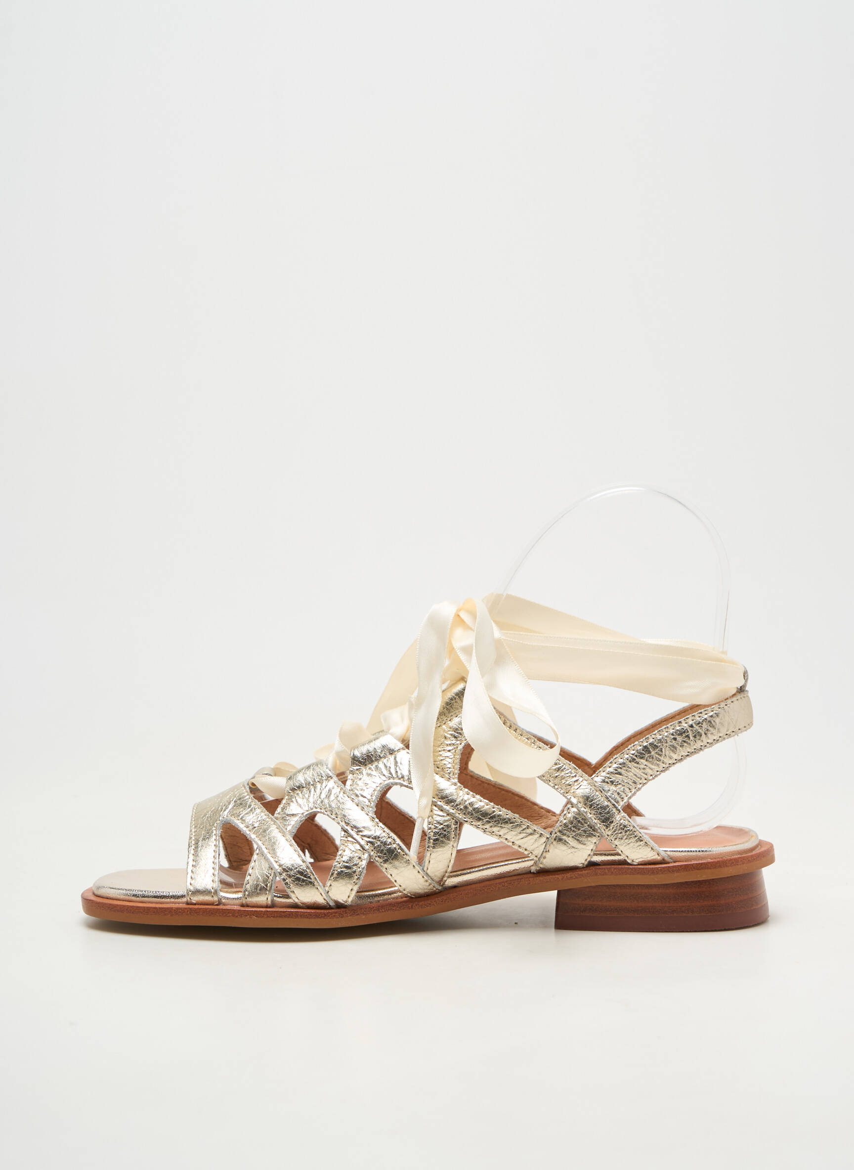 Sandale/pantofi decupați material neted toc plat până la 3 cm auriu EMILIE KARSTON femeie