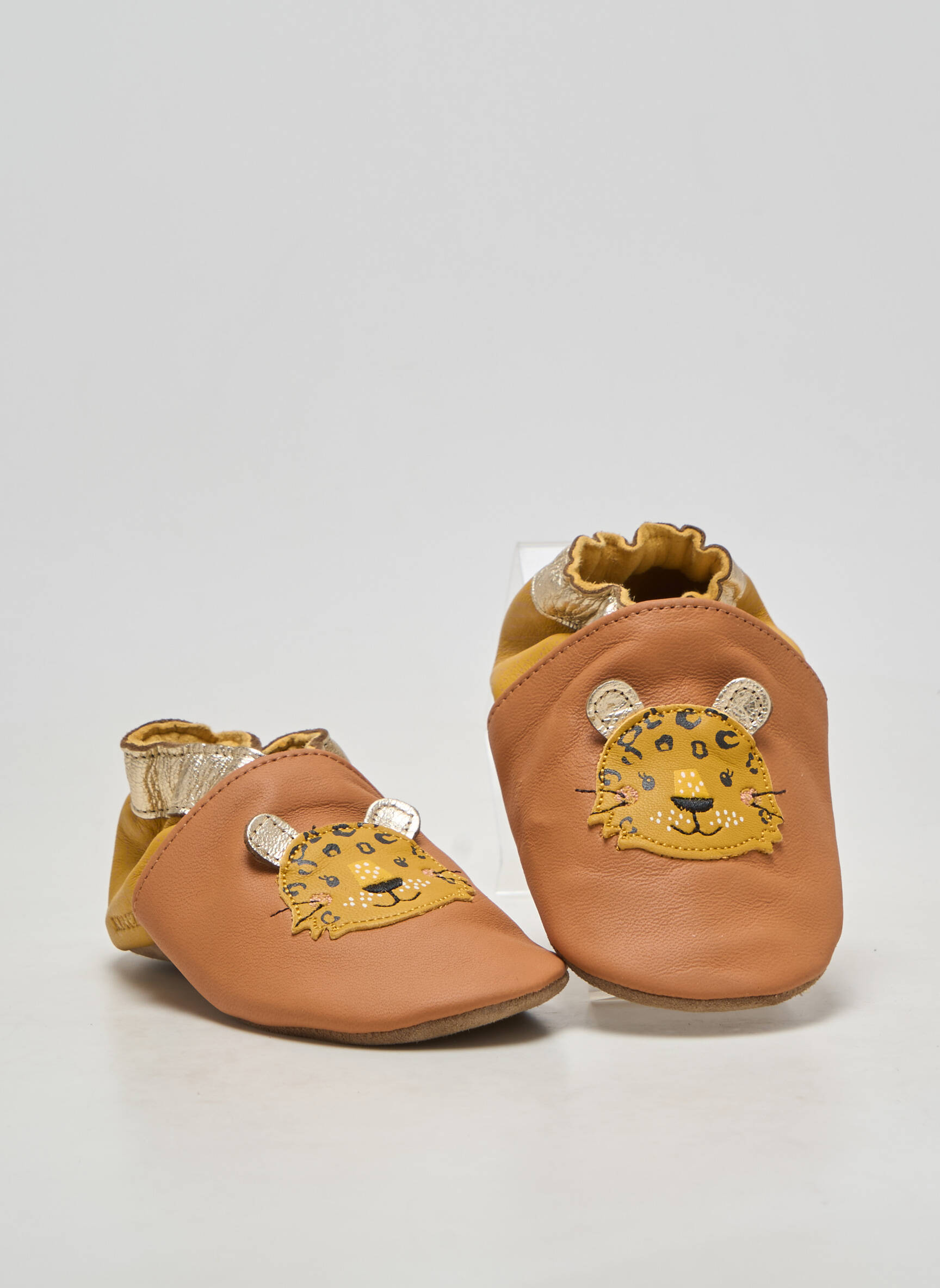 Papuci/pantofi de casă material neted vârf rotund maro ROBEEZ fată