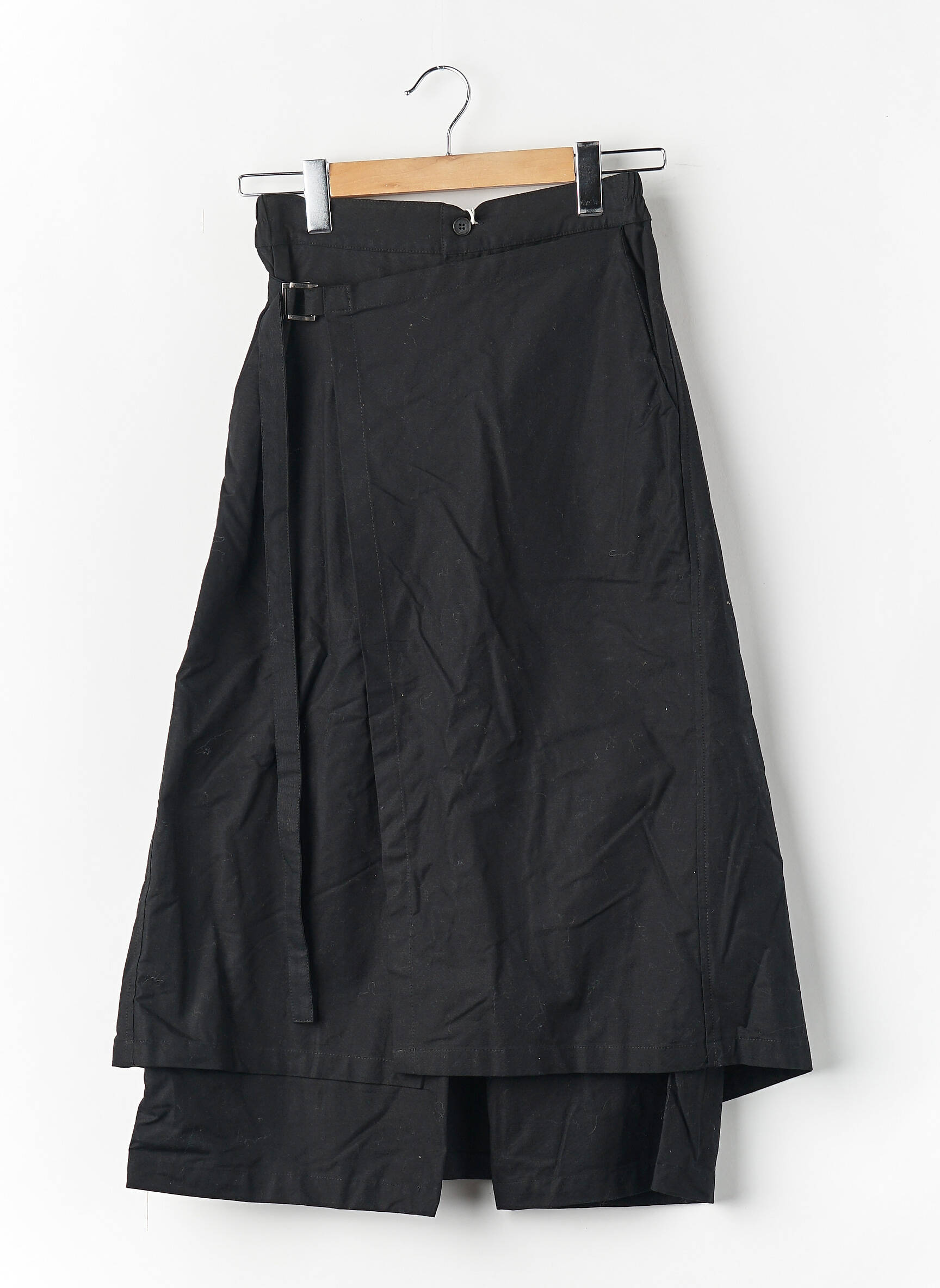 Pantalon trei sferturi negru YUGEN femeie
